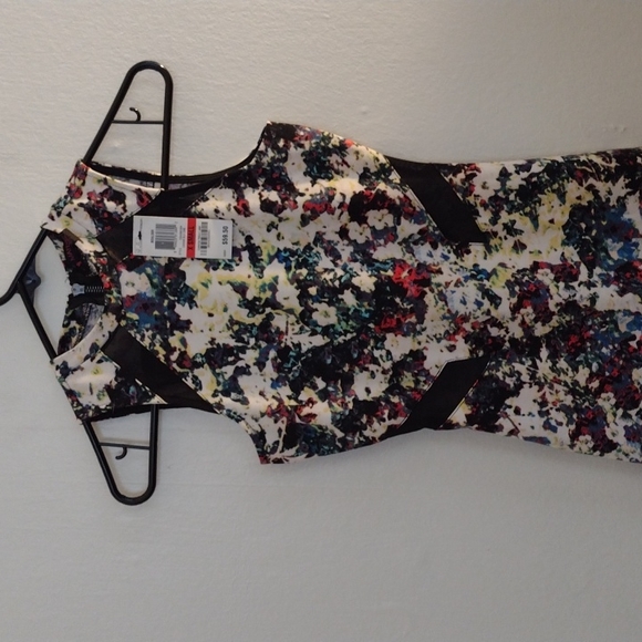 Material Girl Multi Color Floral Body Con Dress Exposed Back Zip NWT Size XS - Picture 13 of 15